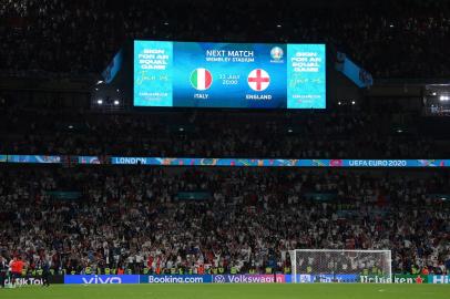 The screen shows the finals match up after the UEFA EURO 2020 semi-final football match between England and Denmark at Wembley Stadium in London on July 7, 2021. (Photo by Laurence Griffiths / POOL / AFP)Editoria: SPOLocal: LondonIndexador: LAURENCE GRIFFITHSSecao: soccerFonte: POOLFotógrafo: STR<!-- NICAID(14831312) -->