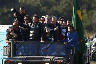 Bolsonaro chega em Porto Alegre<!-- NICAID(14831431) -->