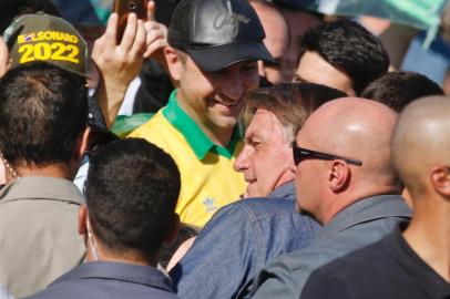 O presidente Jair Bolsonaro chega na Casa NTX e encontra com apoiadores em Porto Alegre.Foto: Lauro Alves/Agência RBS<!-- NICAID(14831507) -->