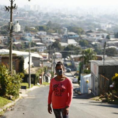 PORTO ALEGRE, 12/07/2021 - Em um ano, pandemia levou 280 mil da Região Metropolitana para zona da pobreza. Na foto, Patricia Vargas dos Santos, 38 anos.<!-- NICAID(14832302) -->