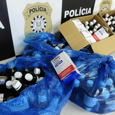 PORTO ALEGRE, RS - 13/07/2021 - Polícia Civil prende, em Porto Alegre, três suspeitos de desviar medicamentos do Hospital de Pronto Socorro (HPS) para fabricação caseira de uma droga conhecida como purple drank ou lean.FOTO: Ronaldo Bernardi / Agência RBS.<!-- NICAID(14833110) -->