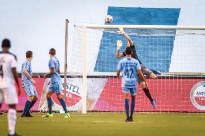 Gremio x LDURS - FUTEBOL/CONMEBOL SULAMERICANA 2021 /GREMIO X LDU - ESPORTES - Lance da partida entre Gremio e LDU disputada na noite desta Terca-feira, no estÃ¡dio Rodrigo Paz Delgado, valida pelas oitavas de final da Copa Sulamericana 2021. FOTO: LUCAS UEBEL/Grêmio/ DivulgaçãoEditoria: SPOLocal: QuitoIndexador: Lucas UebelSecao: futebolFonte: Gremio.netFotógrafo: Gremio x LDU<!-- NICAID(14833933) -->