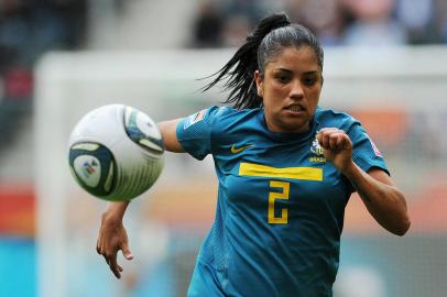 112182785Brazils defender Maurine plays the ball during the group D football match of the FIFA womens football World Cup Brazil vs Australia on June 29, 2011 at the Stadion im Borussen-Park in Moenchengladbach, western Germany. Brazil won 1-0.    AFP PHOTO / PATRIK STOLLARZ (Photo by Patrik STOLLARZ / AFP)Editoria: SPOLocal: MönchengladbachIndexador: PATRIK STOLLARZSecao: soccerFonte: AFPFotógrafo: STR<!-- NICAID(14835821) -->