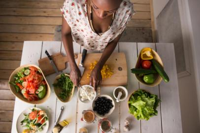 Young African Woman Cooking. Healthy Food - Vegetable Salad. Diet. Dieting Concept. Healthy Lifestyle. Cooking At Home. Prepare Food. Top View (Foto: Milles Studio / stock.adobe.com)Indexador: Kirill KedrinskiyFonte: 77821422<!-- NICAID(14282597) -->