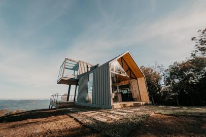 Feita para inspirar, cabana construída em Vila Cristina explora a tecnologia steel frame. Menor tempo de execução e mobilidade dos materiais em topografias mais íngremes são algumas das vantagens da técnica.<!-- NICAID(14838595) -->