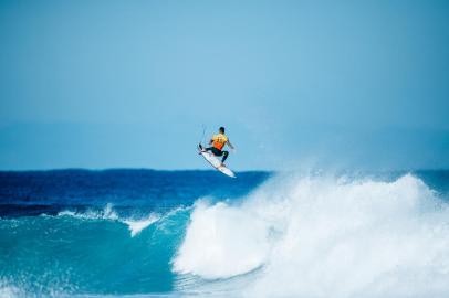 Rip Curl Rottnest Search presented by CoronaROTTNEST ISLAND, AUS - MAY 25: Two-time WSL Champion Gabriel Medina of Brazil surfing in Semifinal 2 of the Rip Curl Rottnest Search presented by Corona on MAY 25, 2021 in Rottnest Island, WA, Australia.                                                                                                                                                                                                                                                (Photo by Matt Dunbar/World Surf League via Getty Images)Editoria: SLocal: Rottnest IslandIndexador: Matt DunbarSecao: SPOFonte: World Surf LeagueFotógrafo: Contributor<!-- NICAID(14792554) -->