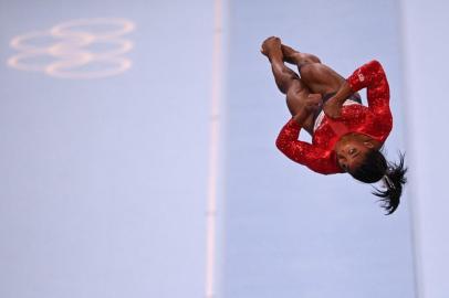 USs Simone Biles competes in the vault event of the artistic gymnastics womens team final during the Tokyo 2020 Olympic Games at the Ariake Gymnastics Centre in Tokyo on July 27, 2021. (Photo by Martin BUREAU / AFP)<!-- NICAID(14845630) -->