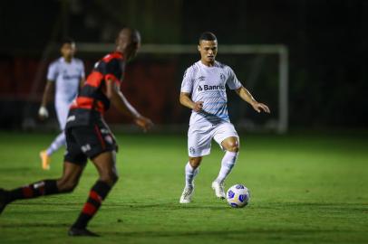 Gremio x Vitoria-BARS - FUTEBOL/COPA DO BRASIL 2021 /GREMIO X VITORIA-BA - ESPORTES - Lance da partida entre Gremio e Vitoria-BA disputada na noite desta terÃ§a-feira, no estÃ¡dio Barradao, em Salvador, valida pela da Copa do Brasil 2021. FOTO: LUCAS UEBEL/GREMIO FBPAEditoria: SPOLocal: SalvadorIndexador: Lucas UebelSecao: futebolFonte: Gremio.netFotógrafo: Gremio x Vitoria-BA<!-- NICAID(14846478) -->