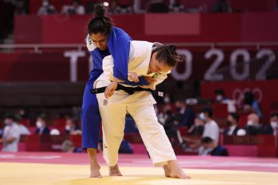 Brazils Maria Portela (white) and Refugee Olympic Teams Nigara Shaheen compete in the judo womens -70kg elimination round bout during the Tokyo 2020 Olympic Games at the Nippon Budokan in Tokyo on July 28, 2021. (Photo by Jack GUEZ / AFP)<!-- NICAID(14846529) -->