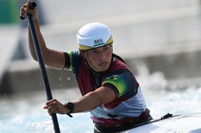 Brazils Ana Satila competes in the womens Canoe semi-final during the Tokyo 2020 Olympic Games at Kasai Canoe Slalom Centre in Tokyo on July 29, 2021. (Photo by Charly TRIBALLEAU / AFP)<!-- NICAID(14847709) -->