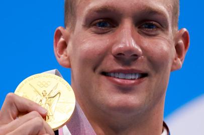 Gold medallist USAs Caeleb Dressel poses with their medal after the final of the mens 100m freestyle swimming event during the Tokyo 2020 Olympic Games at the Tokyo Aquatics Centre in Tokyo on July 29, 2021. (Photo by Odd ANDERSEN / AFP)<!-- NICAID(14847710) -->