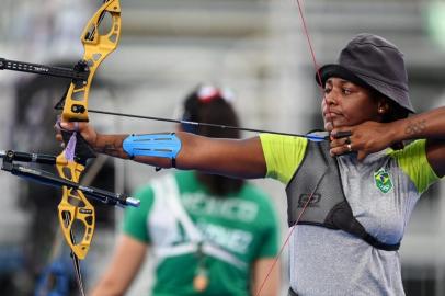 Brazils Ane Marcelle dos Santos competes in the womens individual eliminations during the Tokyo 2020 Olympic Games at Yumenoshima Park Archery Field in Tokyo on July 29, 2021. (Photo by ADEK BERRY / AFP)<!-- NICAID(14847741) -->