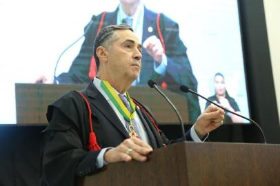 Solenidade de Inauguração da nova sede do TRE-Ac, ministro Luís Roberto Barroso recebe a Medalha do Mérito da Justiça Eleitoral do Estado do Acre, em 29.07.2021.<!-- NICAID(14848860) -->