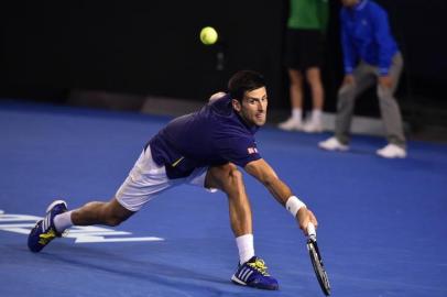 Serbias Novak Djokovic plays a backhand return during his mens singles match against Frances Quentin Halys on day three of the 2016 Australian Open tennis tournament in Melbourne on January 20, 2016. AFP PHOTO / PETER PARKS-- IMAGE RESTRICTED TO EDITORIAL USE - STRICTLY NO COMMERCIAL USE / AFP / PETER PARKSEditoria: SPOLocal: MelbourneIndexador: PETER PARKSSecao: tennisFonte: AFPFotógrafo: STF