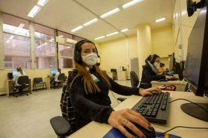 PORTO ALEGRE, RS, BRASIL - Teleatendimento cresce na pandemia e vira solução para atendimentos que deixaram de ser realizados, além do acompanhamento de pacientes em recuperação da Covid-19. Dra. Bárbara Rodrigues, médica residente.Indexador: Jeff Botega<!-- NICAID(14841537) -->