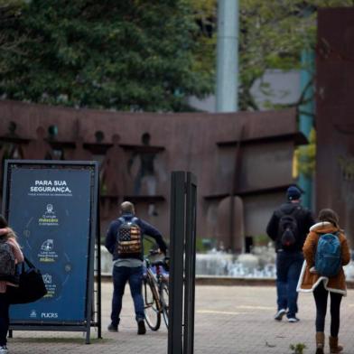 Volta às aulas na PUCRS.Foto: Jefferson Botega/Agência RBS<!-- NICAID(14851236) -->