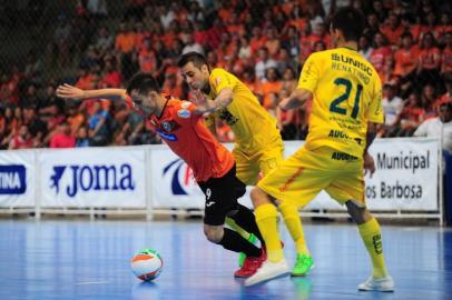 CARLOS BARBOSA, RS, BRASIL, 13/12/2015. ACBF x Assoeva, segundo jogo da final do Estadual Série Ouro e realizado no Centro de Eventos de Carlos Barbosa. (Porthus Junior/Pioneiro)