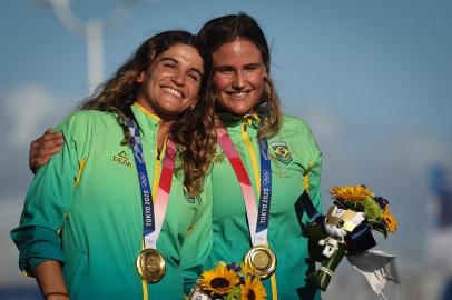 Mais um ouro foi conquistado pelo Brasil nesta terça-feira (3) nas Olimpíadas de Tóquio. Martine Grael e Kahena Kunze tornaram-se bicampeãs na classe 49er FX da vela ao chegarem em terceiro lugar na medal race. É a terceira medalha de ouro para o Brasil e a 12ª do país.<!-- NICAID(14852177) -->