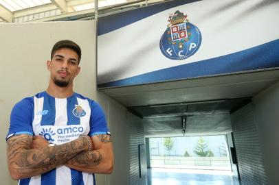 Léo Borges, lateral-esquerdo do Porto, emprestado pelo Inter