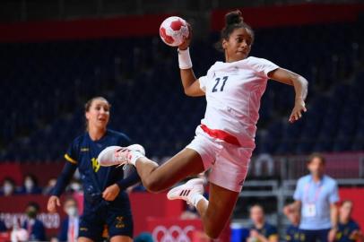 Frances left back Estelle Nze Minko shoots during the womens semifinal handball match between France and Sweden of the Tokyo 2020 Olympic Games at the Yoyogi National Stadium in Tokyo on August 6, 2021. (Photo by Franck FIFE / AFP)<!-- NICAID(14855801) -->