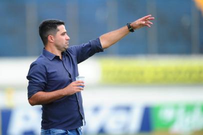 SER Caxias x São José-PoA, jogo válido pela segunda rodada do Campeonato Gaúcho 2020 (Gauchão 2020), Taça Cel. Ewaldo Poeta. Realizado no estádio Centenário. Técnico Rafael Lacerda, do Caxias. (Porthus Junior/Agència RBS)<!-- NICAID(14398990) -->