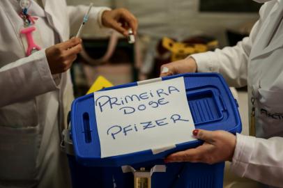 PORTO ALEGRE, RS, BRASIL  - 16/06/2021 - Vacina Pfizer contra coronavirus chega à população em geral de Porto Alegre a partir de 52 anos. Na foto, o Posto Modelo. (Foto: Marco Favero/Agencia RBS)<!-- NICAID(14810681) -->