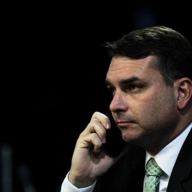 Plenário do Senado Federal durante sessão deliberativa ordinária. Ordem do dia. À bancada, senador Flávio Bolsonaro (sem partido-RJ). Foto: Beto Barata/Agência SenadoÃ bancada, senador FlÃ¡vio Bolsonaro (sem partido-RJ).Foto: Beto Barata/AgÃªncia SenadoLocal: BrasÃ­liaIndexador: Beto BarataFonte: AgÃªncia SenadoFotógrafo: bb<!-- NICAID(14505226) -->