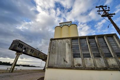 PORTO ALEGRE, RS, BRASIL, 10-07-2014: unidade industrial de Porto Alegre da CESA (Companhia Estadual de Silos e Armazéns). Fotos para matéria sobre a crise financeira que a companhia enfrenta (FOTO FÉLIX ZUCCO/AGÊNCIA RBS, Editoria de Notícias).<!-- NICAID(10661555) -->