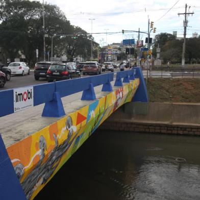 Pontes e viadutos em Porto Alegre. Pontes sobre o Arroio Dilúvio, na Avenida Ipiranga, e do viaduto Mendes Ribeiro, na Terceira Perimetral.Foto: André Ávila/Agência RBS<!-- NICAID(14863386) -->