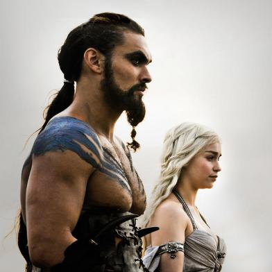 Khal_Drogo e Daenerys na série Game of Thrones. Jason Momoa e Emilia Clarke<!-- NICAID(8297503) -->