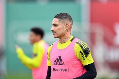 Treino do Inter no CT Parque Gigante na manhã desta quarta-feira. Na foto, Paolo Guerrero.<!-- NICAID(14865895) -->