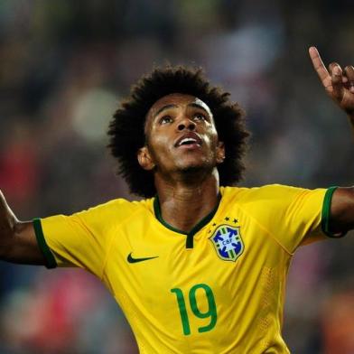 -Brazils forward Willian celebrates after scoring a goal  during a friendly football between Turkey and Brazil on November 12, 2014 at Fenerbahce Sukru Saracoglu stadium in Istanbul. AFP PHOTO/OZAN KOSEEditoria: SPOLocal: IstanbulIndexador: OZAN KOSESecao: SoccerFonte: AFPFotógrafo: STR