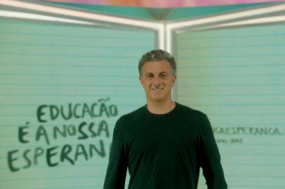 Luciano Huck com Criança Esperança<!-- NICAID(14867765) -->