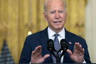 WASHINGTON, DC - AUGUST 20: U.S. President Joe Biden delivers remarks on the U.S. militarys ongoing evacuation efforts in Afghanistan from the East Room of the White House on August 20, 2021 in Washington, DC. The White House announced earlier that the U.S. has evacuated almost 14,000 people from Afghanistan since the end of July.   Anna Moneymaker/Getty Images/AFP (Photo by Anna Moneymaker / GETTY IMAGES NORTH AMERICA / Getty Images via AFP)<!-- NICAID(14868003) -->