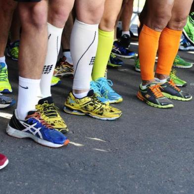 PORTO ALEGRE, RS, BRASIL, 16-11-2014-  21 Corrida pela vida, com saida do Barra Shpping SUL, com muitos participantes que aderiram a campanha.(RONALDO BERNARDI/AGENCIA RBS)