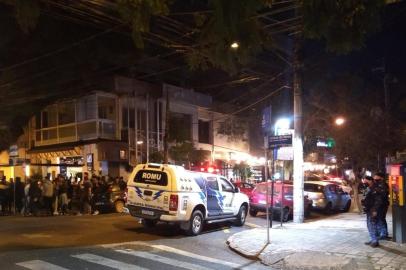 Aglomeração na Rua Luciana de Abreu na madrugada de 22 de agosto de 2021.<!-- NICAID(14869008) -->