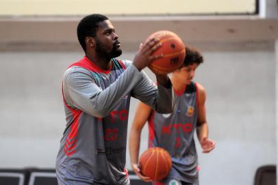 CAXIAS DO SUL, RS, BRASIL, 20/08/2021 - Fotos do treino do time sub-22 do Caxias Basquete, que viaja para a segunda etapa da LDB. (Marcelo Casagrande/Agência RBS)<!-- NICAID(14867838) -->