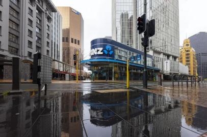 This picture shows empty streets during a nationwide covid-19 lockdown in Wellington on August 18, 2021. (Photo by Marty MELVILLE / AFP)<!-- NICAID(14869548) -->