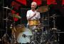 Ex-baterista da Cachorro Grande lembra encontro com Charlie Watts: "Dia mais feliz da minha vida"