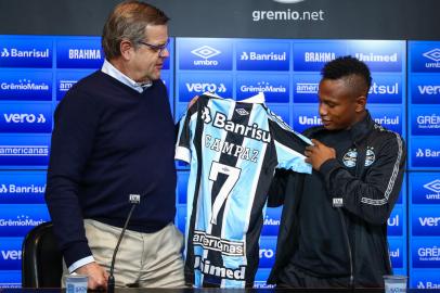 ApresentaÃ§Ã£o Gremio RS - FUTEBOL/APRESENTACAO GREMIO - ESPORTES - Marcos Herrmann, vice-presidente de Futebol do Gremio, apresenta o meio campista Jamilton Campaz como reforço para a temporada 2021. FOTO: LUCAS UEBEL/GREMIO FBPAEditoria: SPOIndexador: Lucas UebelSecao: futebolFonte: Gremio.netFotógrafo: ApresentaÃ§Ã£o Gremio <!-- NICAID(14871242) -->