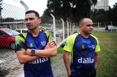 CAXIAS DO SUL, RS, BRASIL, 20/08/2021. O projeto Itaqui Soccer, que tem como um dos coordenadores o volante Itaqui, ex- Caxias e Juventude, recebeu o técnico Lucho Nizzo, ex-treinador das seleções brasileiras de base. (Porthus Junior/Agência RBS)<!-- NICAID(14868509) -->