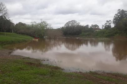 SÃO SEBASTIÃO DO CAÍ, RS, BRASIL - 26/08/2021 - Rio Caí subiu mais de seis metros em 24h.<!-- NICAID(14872783) -->