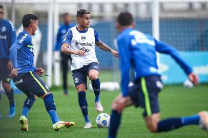 RS - FUTEBOL/TREINO GREMIO - ESPORTES - Jogadores do Gremio realizam treino durante a tarde desta quinta-feira, na preparação para o Campeonato Brasileiro 2021. FOTO: LUCAS UEBEL/GREMIO FBPANa foto: Everton Cardoso