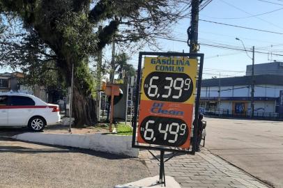 Em intervalo de 15 dias, preço do litro da gasolina sobe 10 centavos em Porto Alegre<!-- NICAID(14874690) -->