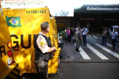 PORTO ALEGRE, RS, BRASIL - 26-09-2014 - Supermercado Zaffari. Vigilante é baleado em tentativa de assalto a carro-forte no Bom Fim, em Porto Alegre (FOTO: TADEU VILANI/AGÊNCIA RBS)