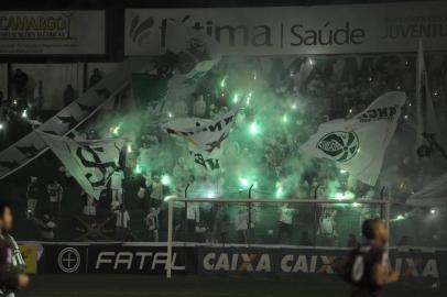 CAXIAS DO SUL, RS, BRASIL, 07/08/2014. Juventude x Caxias, clássico Ca-Ju. Jogo válido pela 10ª rodada da série C do Campeonato Brasileiro e realizado no estádio Alfredo Jaconi, em Caxias do Sul. É o clássico de número 275. (DIOGO SALLABERRY/AGÊNCIA RBS)