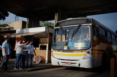 02/09/2021 - PORTO ALEGRE, RS - Assembleia dos Rodoviarios na Carris, em Porto Alegre. FOTO: Anselmo Cunha / Agência RBS<!-- NICAID(14879737) -->