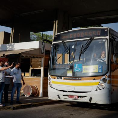 02/09/2021 - PORTO ALEGRE, RS - Assembleia dos Rodoviarios na Carris, em Porto Alegre. FOTO: Anselmo Cunha / Agência RBS<!-- NICAID(14879737) -->