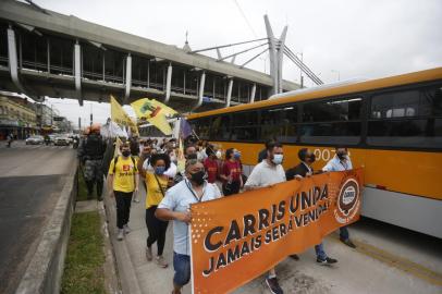 PORTO ALEGRE, RS, BRASIL,  03/09/2021- Consórcios privados amenizam atrasos dos ônibus da Carris, mas intervalo entre as viagens é maior. Foto: Lauro Alves  / Agencia RBS<!-- NICAID(14880326) -->