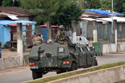 Members of the Armed Forces of Guinea drive through the central neighbourhood of Kaloum in Conakry on September 5, 2021 after sustainable gunfire was heard. - Gunfire was heard in Conkary in the morning and troops were seen on the streets, witnesses told AFP. There was no immediate explanation for the incidents in Conakrys Kaloum peninsula, where the presidency, various institutions and offices are located. (Photo by CELLOU BINANI / AFP)<!-- NICAID(14881714) -->